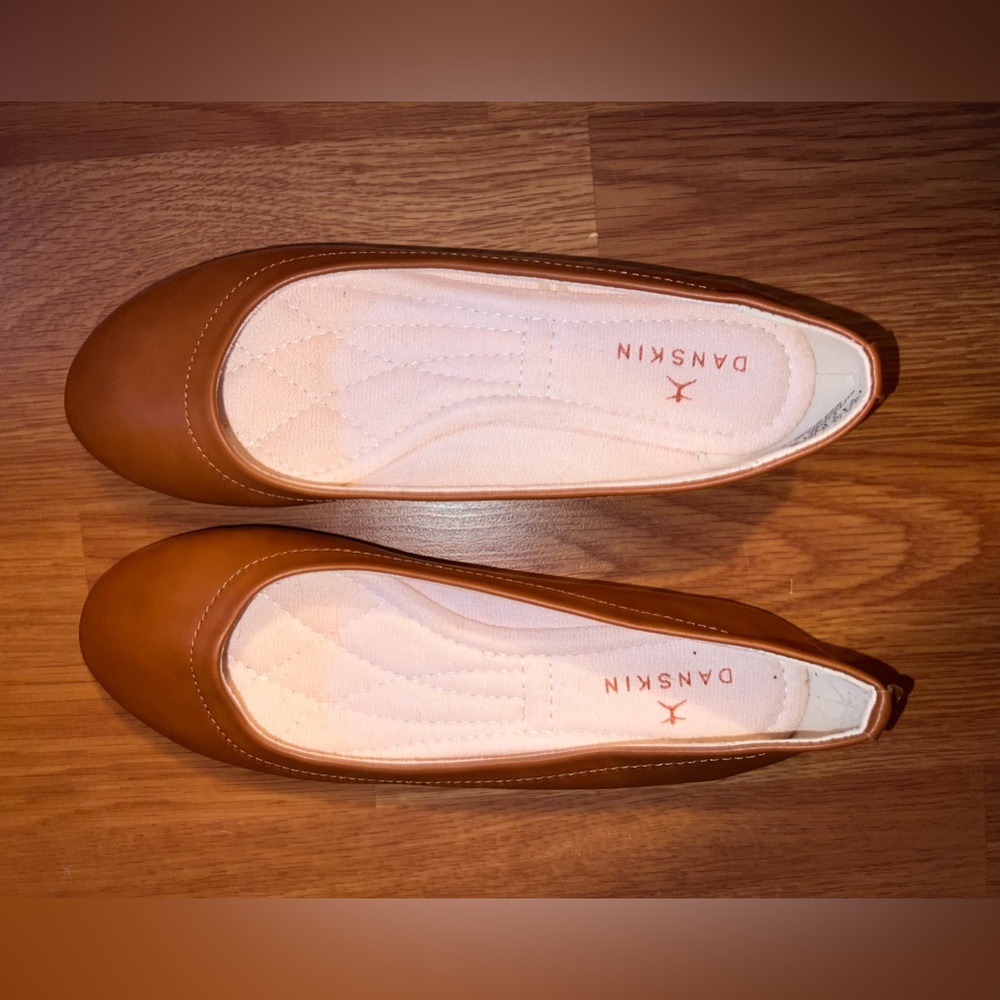 Danskin Hope Tan Vegan Flat Size 9